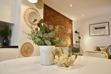 Apartamento en Madrid - M (CTG101) Moderno Apartamento de dos dormitorios