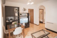 Apartamento en Madrid - M (FEI5) Acogedor Piso de 3 Habitaciones con Balcó