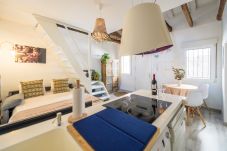 Apartamento em Madrid - M (SGV51) Encantadora buhardilla dúplex en el cora