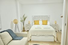 Studio in Madrid - M (MPE35D) Encantador Estudio con Cama Doble y Sof