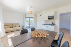 Rent by room in Sesimbra - Casa Das Vinhas I (C126)