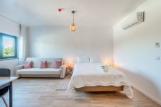 Rent by room in Sesimbra - Casa Das Vinhas II (C127)